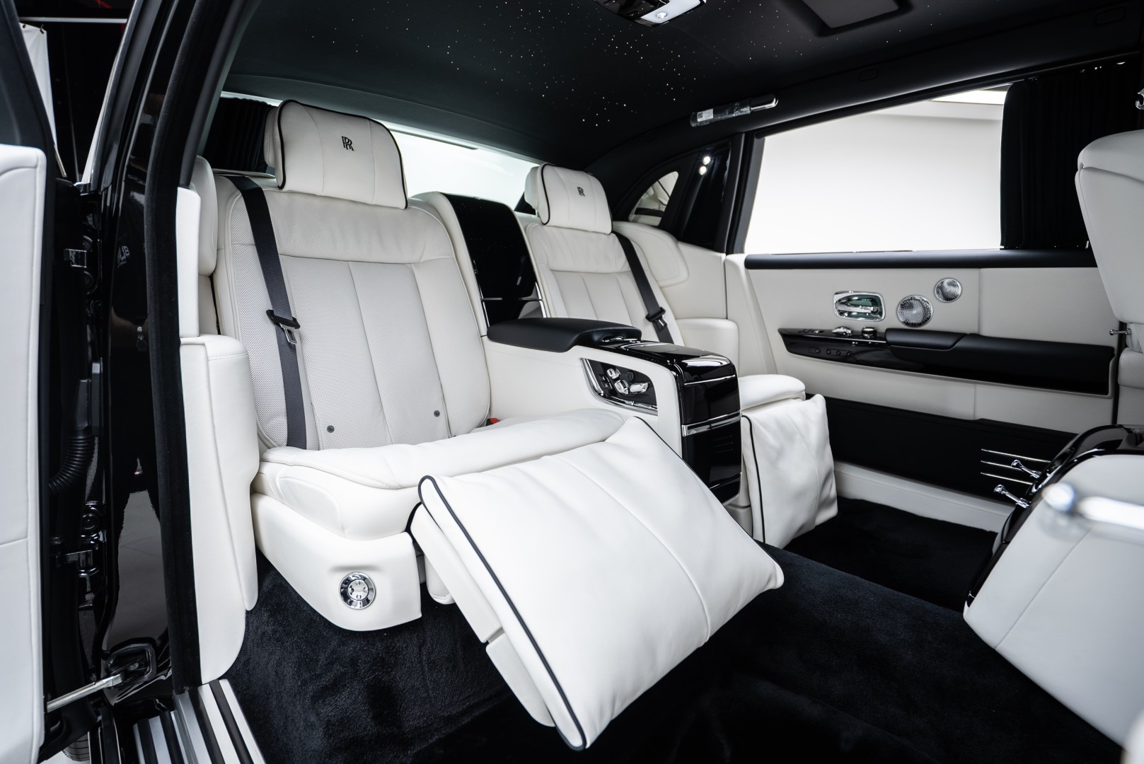 2026 ROLLS ROYCE PHANTOM EWB | GCC | MAIN DEALER WARRANTY SERVICE | VIP REAR SEATS